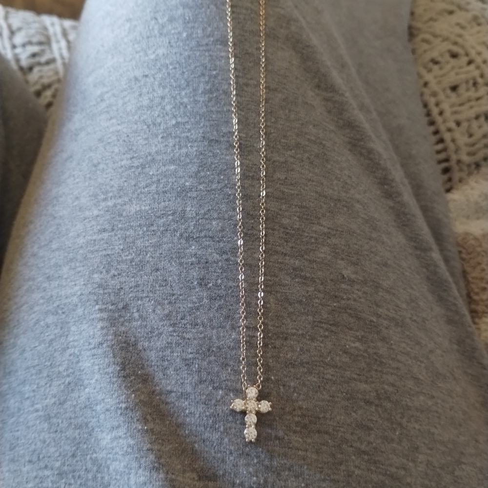 Elegant Gold Cross Pendant Necklace
